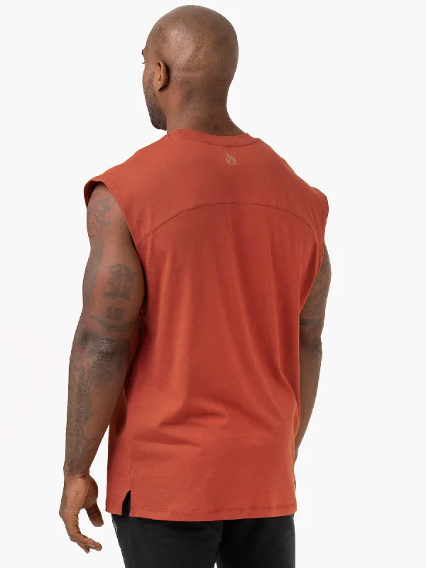 Pursuit Wide Cut Tank - Red Clay