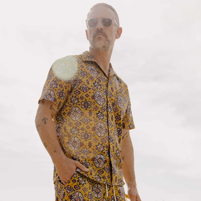 The Short Sleeve Davis Shirt in Tarnished Gold Print